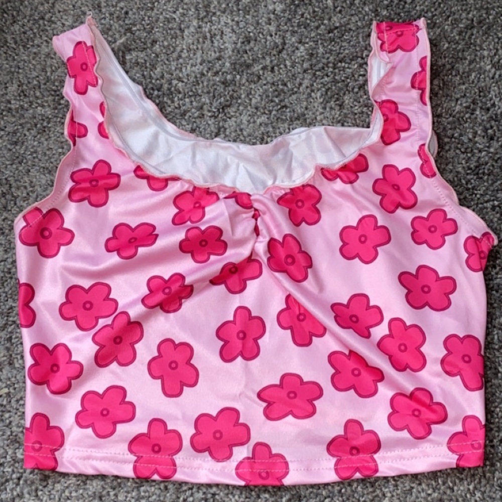 I’m selling a hot pink flower crop top, from shein. size medium!